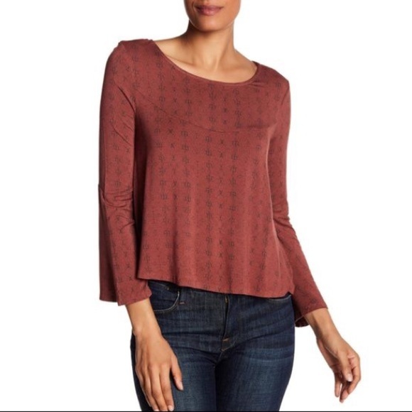 Anamá Keyhole Bell Sleeve Top Rust Snakeskin - Picture 2 of 8